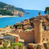 Tossa de Mar – Costa Brava - Echonautique.com Tossa de Mar beach and medieval seaside village on the Costa Brava