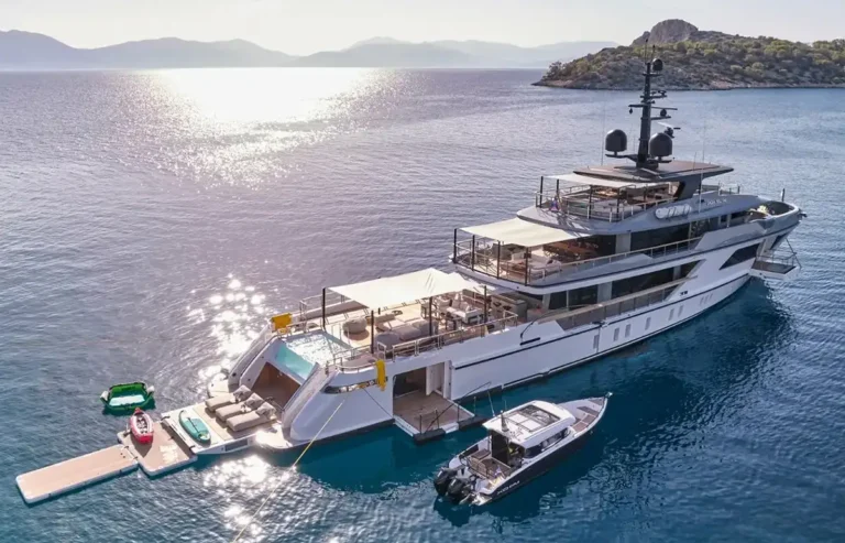 Para Bellum Sanlorenzo Explorer Yacht 47m for charter