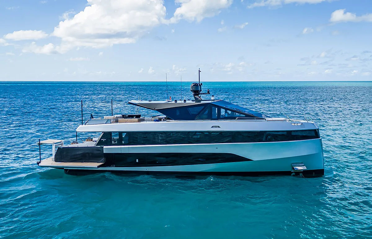 b-BAD-MUTHA-01_BMA - Echonautique.com Bad Mutha Wally yacht