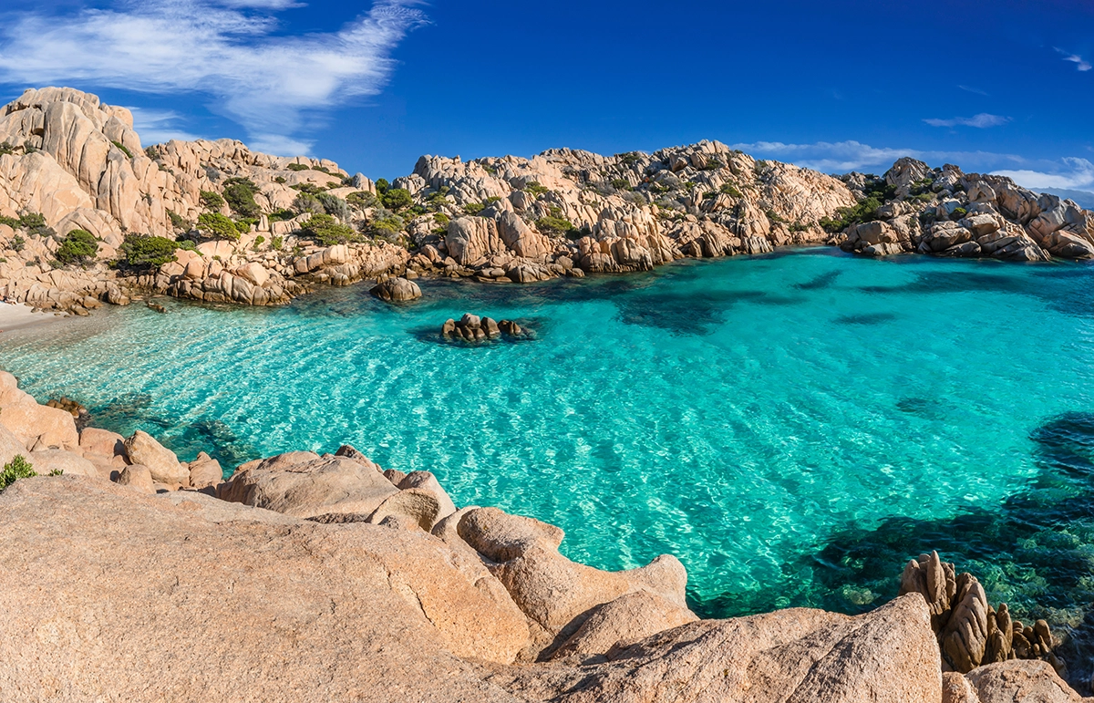 sardinia-caprera_438618922-1200x771px - Echonautique.com Turquoise waters and pink-hued granite rocks at Budelli Island, La Maddalena Archipelago, Sardinia