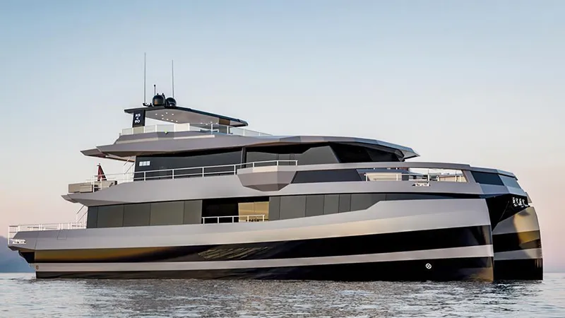 KingCat 90 – 24 m luxury motor catamaran debut - Echonautique.com KingCat 90 motor catamaran concept with four decks and expansive exterior spaces