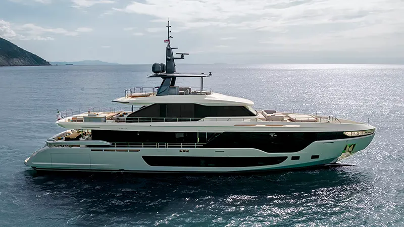 Azimut Grande 36M – Cannes 2025 Showcase - Echonautique.com Azimut Grande 36M – 35m carbon-tech semi-displacement motor yacht with infinity skydeck