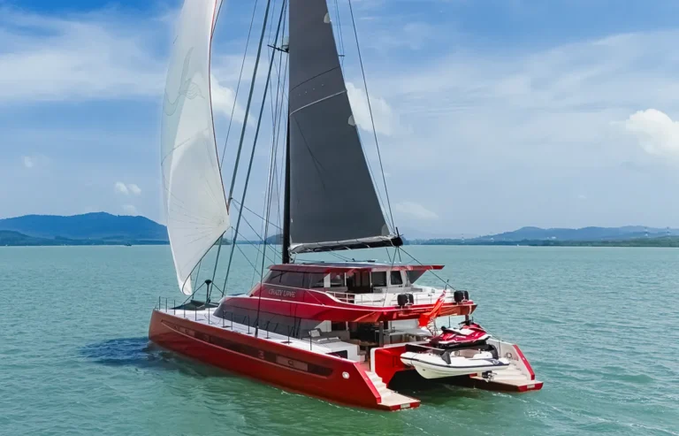 CRAZY LOVE Luxury catamaran sailing in French Polynesia