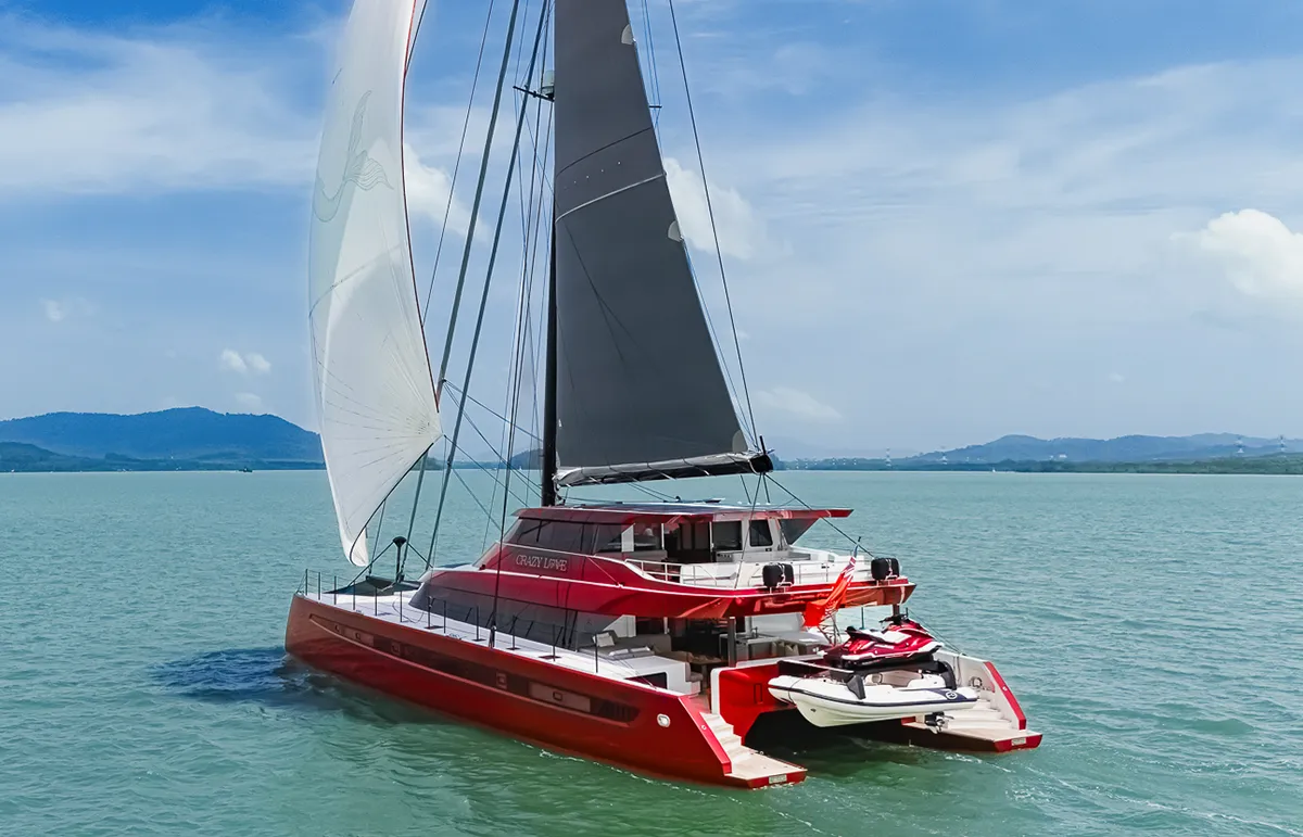 CRAZY LOVE Luxury catamaran sailing in French Polynesia