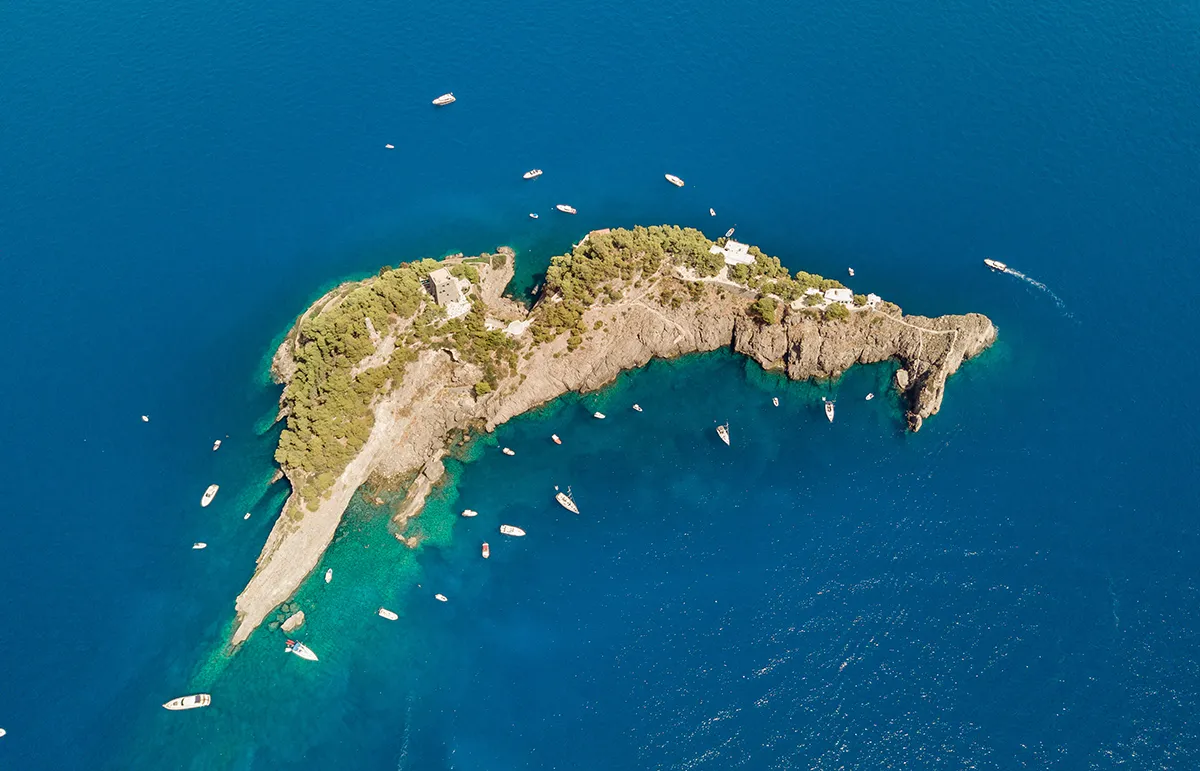 Li Galli Islands Amalfi Coast Yacht Charter - Echonautique.com Li Galli Islands aerial view during an Amalfi Coast yacht charter near Positano