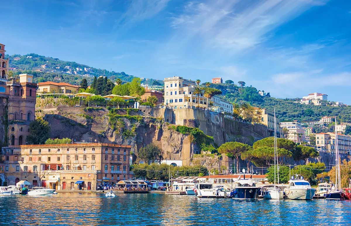 Sorrento Amalfi Coast Yacht Charter Italy - Echonautique.com Luxury yachts and waterfront hotels in Sorrento during an Amalfi Coast yacht charter